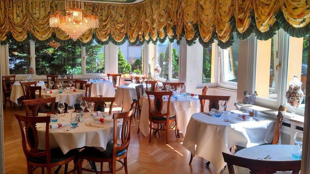 Hotel Restaurant Du Parc Thann Exterior photo